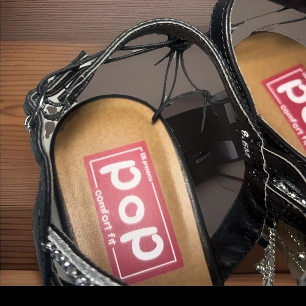 NWT Pop Rulleria Wedge Sandals w Silver-Tone Chain And Rhinestone T-Strap - Picture 6 of 9